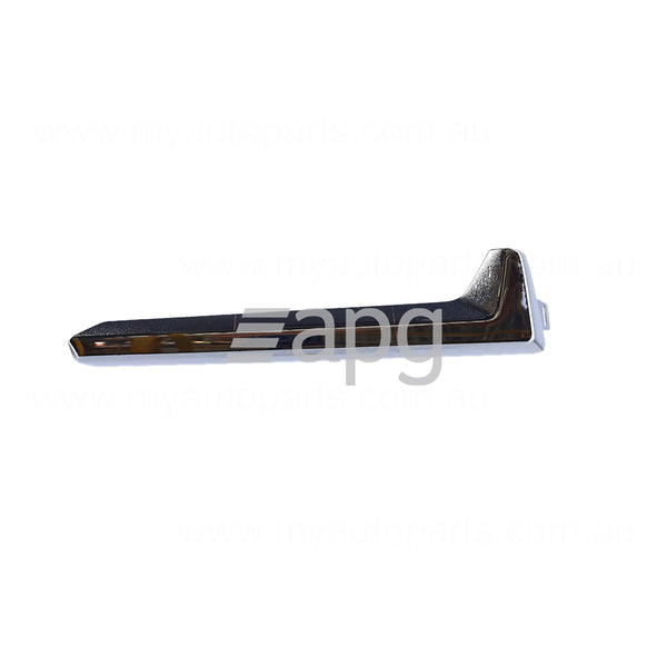 Subaru Forester OEM Front Bar Mould Passenger Side 02/2016 to 07/2018 - 57708SG010