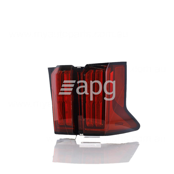 Kia Sorento OEM Tail Lamp Passenger Side 04/2020 to / - 92410P2100