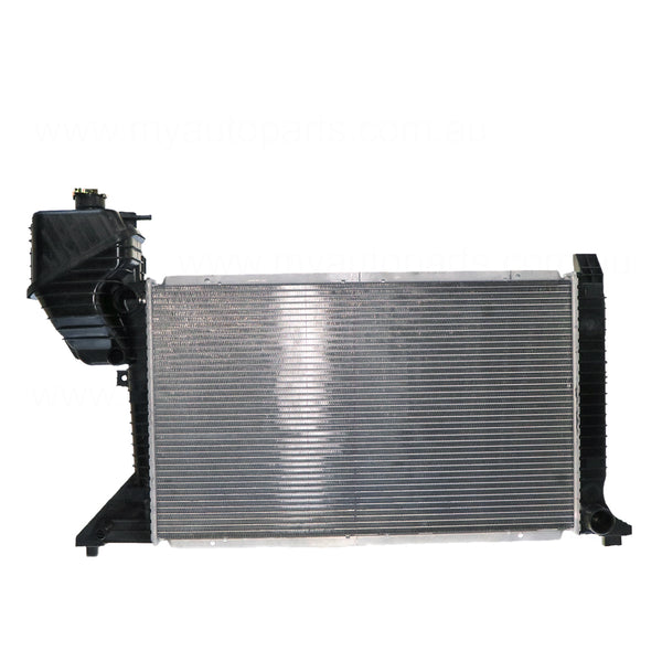 Radiator 42 / 42 mm Plastic Aluminium 680 x 408 x 40 mm Manual 2.2L&2.7L 5CYL L 611 & 612 Aftermarket Suits Mercedes-Benz Sprinter 208/308/311/313/413/316/416/61 2000 to 2006