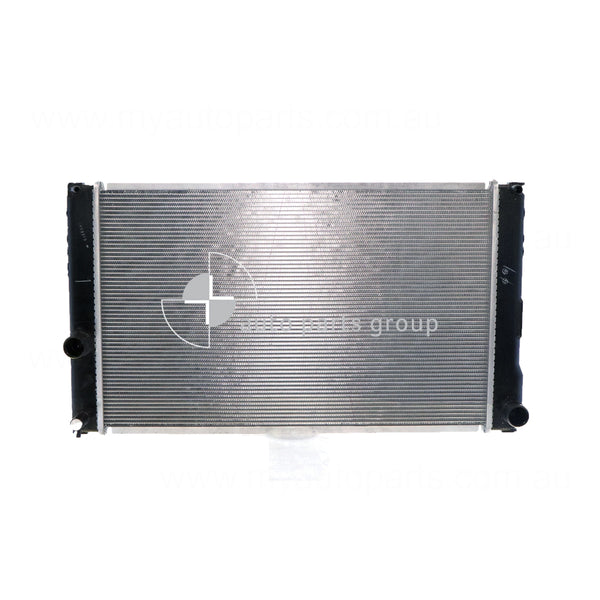 Radiator 34 / 34 mm Plastic Aluminium 600 x 370 x 16 mm CVT 1.5 L 1NZ-FXE Aftermarket suits Toyota Prius-C NHP10R