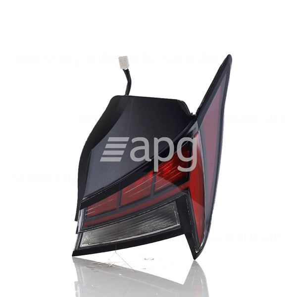 Hyundai i30 OEM Tail Lamp Drivers Side 08/2020 to 09/2021 - 92402AA200