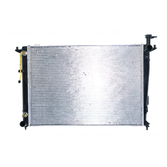 Radiator 35 / 35 mm Plastic Aluminium 670 x 485 x 16 mm Automatic 2.4L 3.5L L G4KE D6DC Aftermarket Suits Kia Sorento XM 2009 to 2012