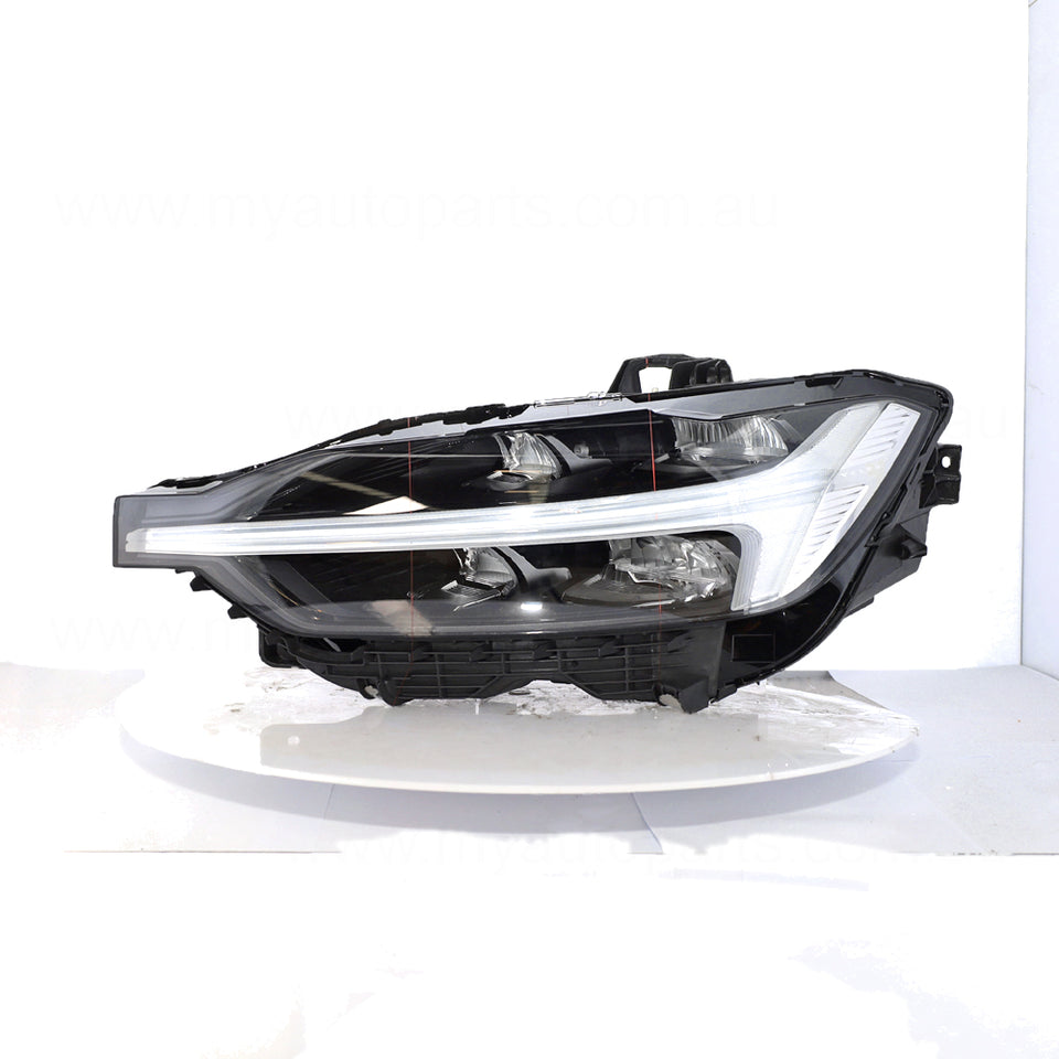 Volvo XC60 OEM Head Lamp Passenger Side 07/2021 to 08/2022 - 31689677