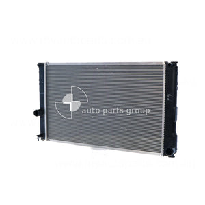 Radiator 34 / 34 mm Plastic Aluminium 600 x 370 x 16 mm CVT 1.5 L 1NZ-FXE Aftermarket suits Toyota Prius-C NHP10R