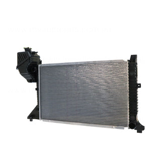 Radiator 42 / 42 mm Plastic Aluminium 680 x 408 x 40 mm Manual 2.2L&2.7L 5CYL L 611 & 612 Aftermarket Suits Mercedes-Benz Sprinter 208/308/311/313/413/316/416/61 2000 to 2006