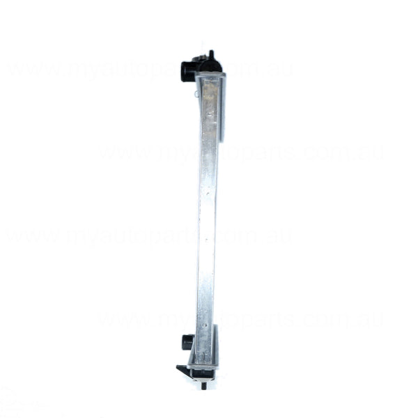 Radiator 35 / 35 mm Plastic Aluminium 450 x 688 x 26 mm Manual 2.7L&3.2L L TD27/QD32 Aftermarket Suits Nissan Navara D22 1997 to 2001