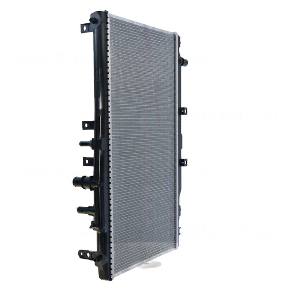 Radiator 32 / 32 mm Plastic Aluminium 375 x 673 x 16 mm CVT 1.8 L R18ZF Aftermarket suits Honda HR-V RU