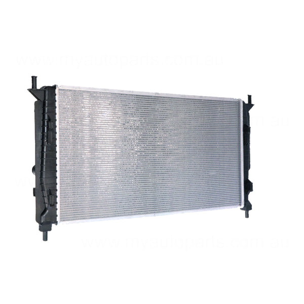 Radiator 34 / 34 mm Plastic Aluminium 670 x 370 x 16 mm Manual/Auto 2.0L,2.3L,2.5L L LF,L3,L5 Aftermarket suits Mazda 3 BL