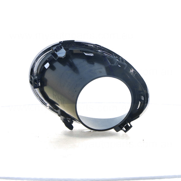 Front Bar Grille With Fog Light Mount Drivers Side OEM Suits Nissan Qashqai Ti J11 6/2014 to 9/2017