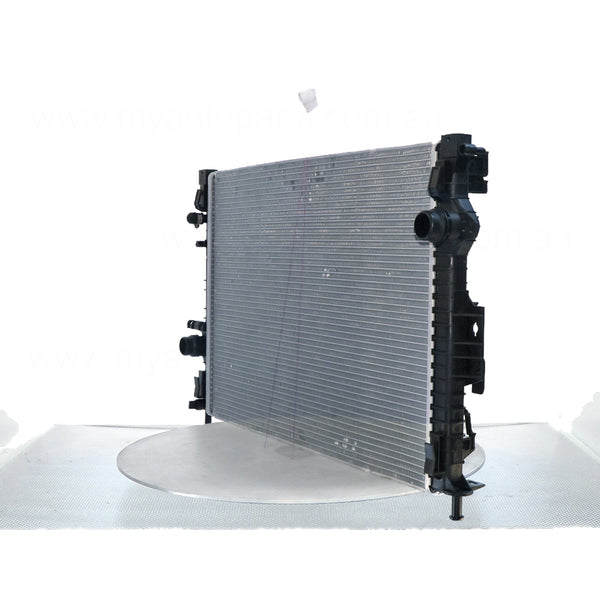 Radiator 38 / 38 mm Plastic Aluminium 670 x 499 x 26 mm Automatic 2.0L 2.5L L D5204/B5204/B5225 Aftermarket Suits Volvo S40 / V40 M Series 2013 to 2021