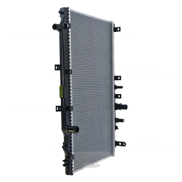 Radiator 32 / 32 mm Plastic Aluminium 375 x 673 x 16 mm CVT 1.8 L R18ZF Aftermarket suits Honda HR-V RU