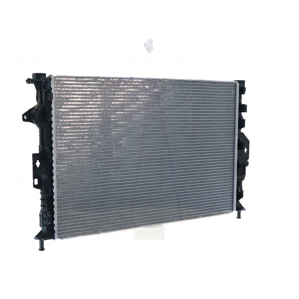 Radiator 38 / 38 mm Plastic Aluminium 670 x 499 x 26 mm Automatic 2.0L 2.5L L D5204/B5204/B5225 Aftermarket Suits Volvo S40 / V40 M Series 2013 to 2021
